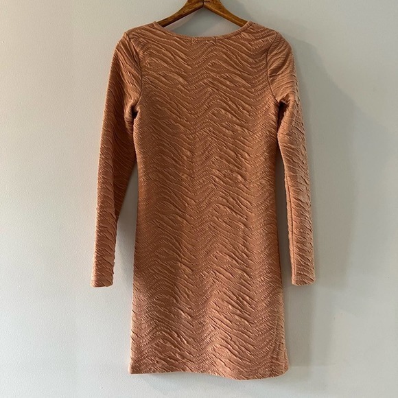 BCBG DRESS‎ Long Sleeve Short Dress, Mauve, Size Small - Picture 3 of 8